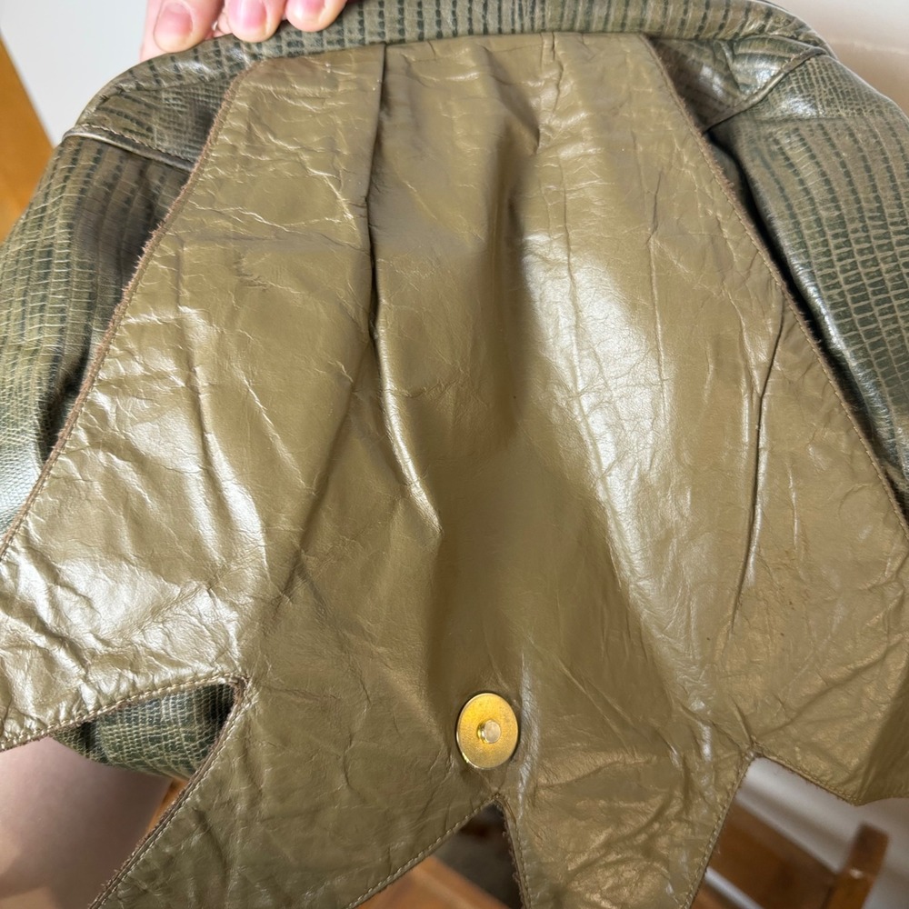 Vintage 90s Green Monstera Garden Leaf Flap Crossbody purse w long skinny handle - Picture 5 of 9
